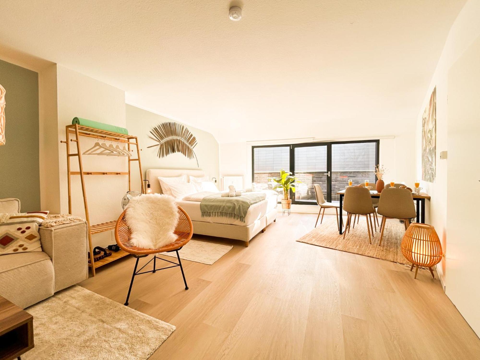 Iii Kingsizebetten L Balkon L Naehe Dom Und Universitaet Apartment Aachen